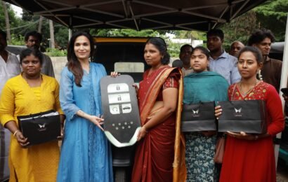 சௌந்தர்யா ரஜினிகாந்த் தலைமையில் நாகர்கோவிலில் நலத்திட்ட விழா சௌந்தர்யா ரஜினிகாந்த் தலைமையில் நாகர்கோவிலில் நலத்திட்ட விழா