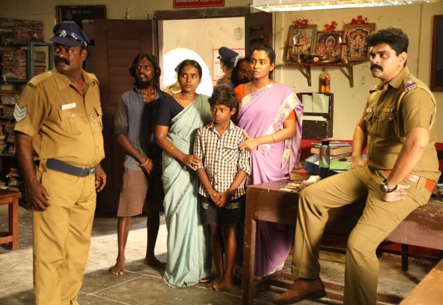 செஸ் கனவுடன் போராடும் சிறுவன்… வெளியானது ‘தி கிராண்ட் மாஸ்டர்’ ஃபர்ஸ்ட் லுக்! செஸ் கனவுடன் போராடும் சிறுவன்… வெளியானது ‘தி கிராண்ட் மாஸ்டர்’ ஃபர்ஸ்ட் லுக்!