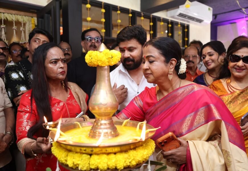 நடிகர் திலீப்–காவ்யா மாதவனின் ‘தி புட்டு’ அண்ணா நகரில் புதிய கிளை நடிகர் திலீப்–காவ்யா மாதவனின் ‘தி புட்டு’ அண்ணா நகரில் புதிய கிளை